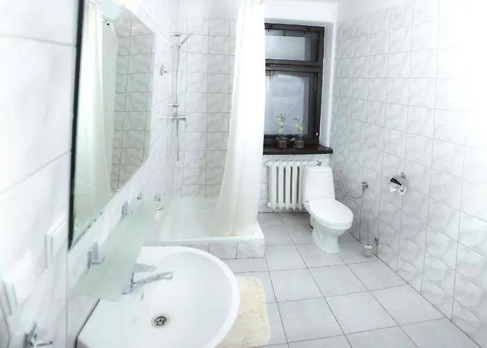 Wyzsza Brama Centrum * צ'שין